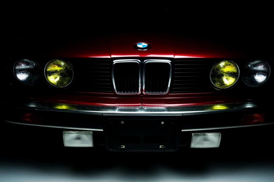 Детали экстерьера BMW 325i Convertible (Calypso Red) 1990 года  (фото 78 из 190)